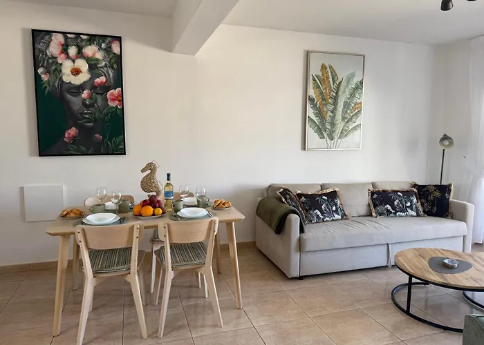 Appartement Nissi 3, 1 -b