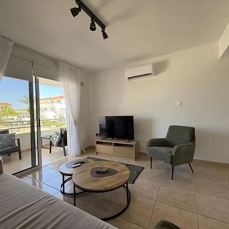 アパート Nissi 3, 1 -b *