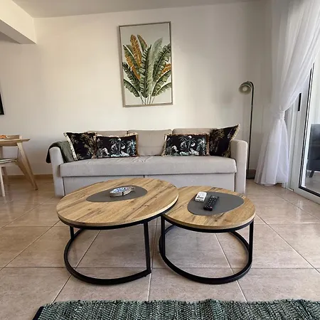 アパート Nissi 3, 1 -b *