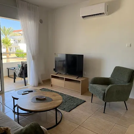 アパート Nissi 3, 1 -b